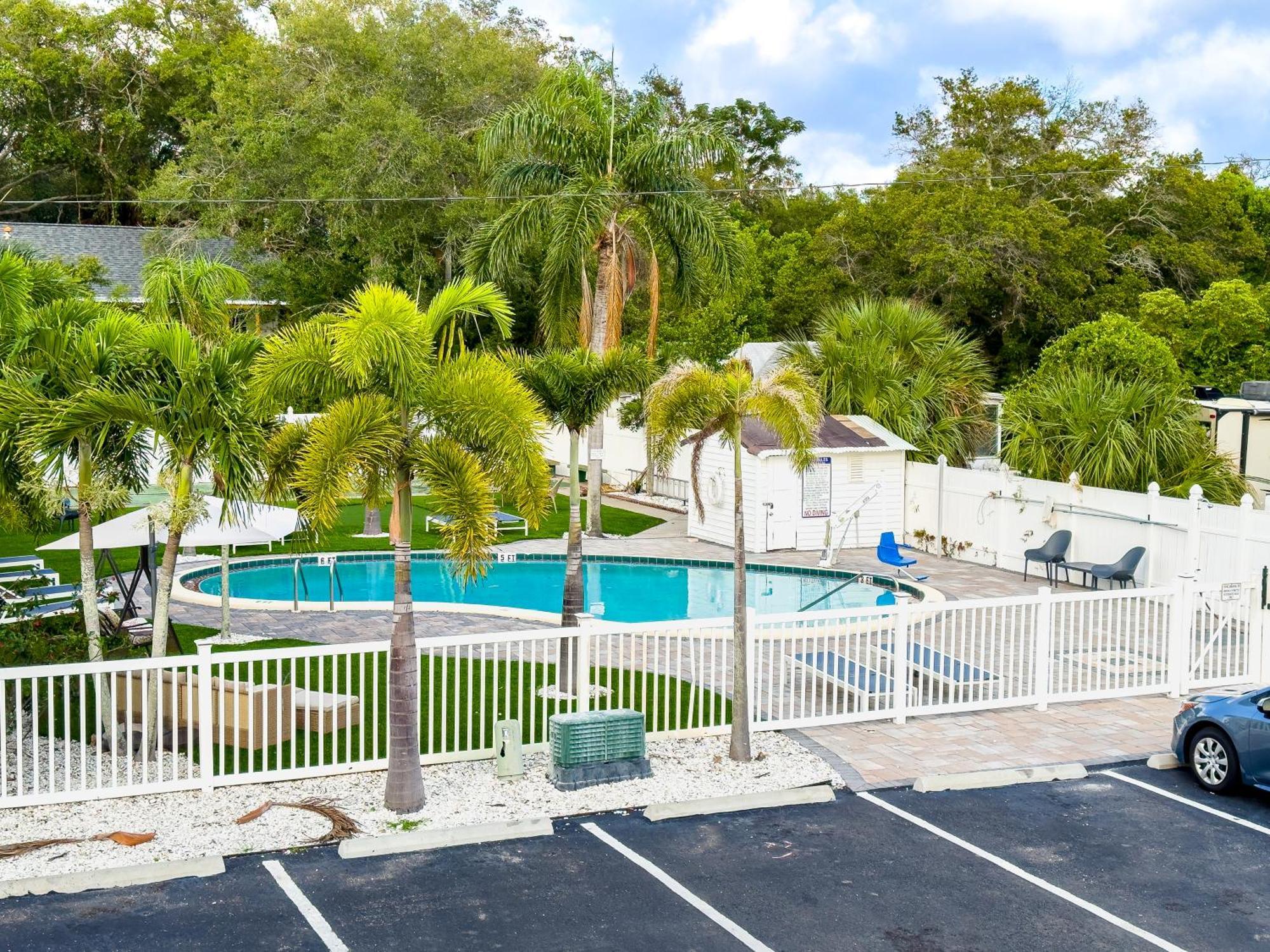 2Q Beds Studio Apt With Shared Pool 01 Κλιαργουότερ Εξωτερικό φωτογραφία