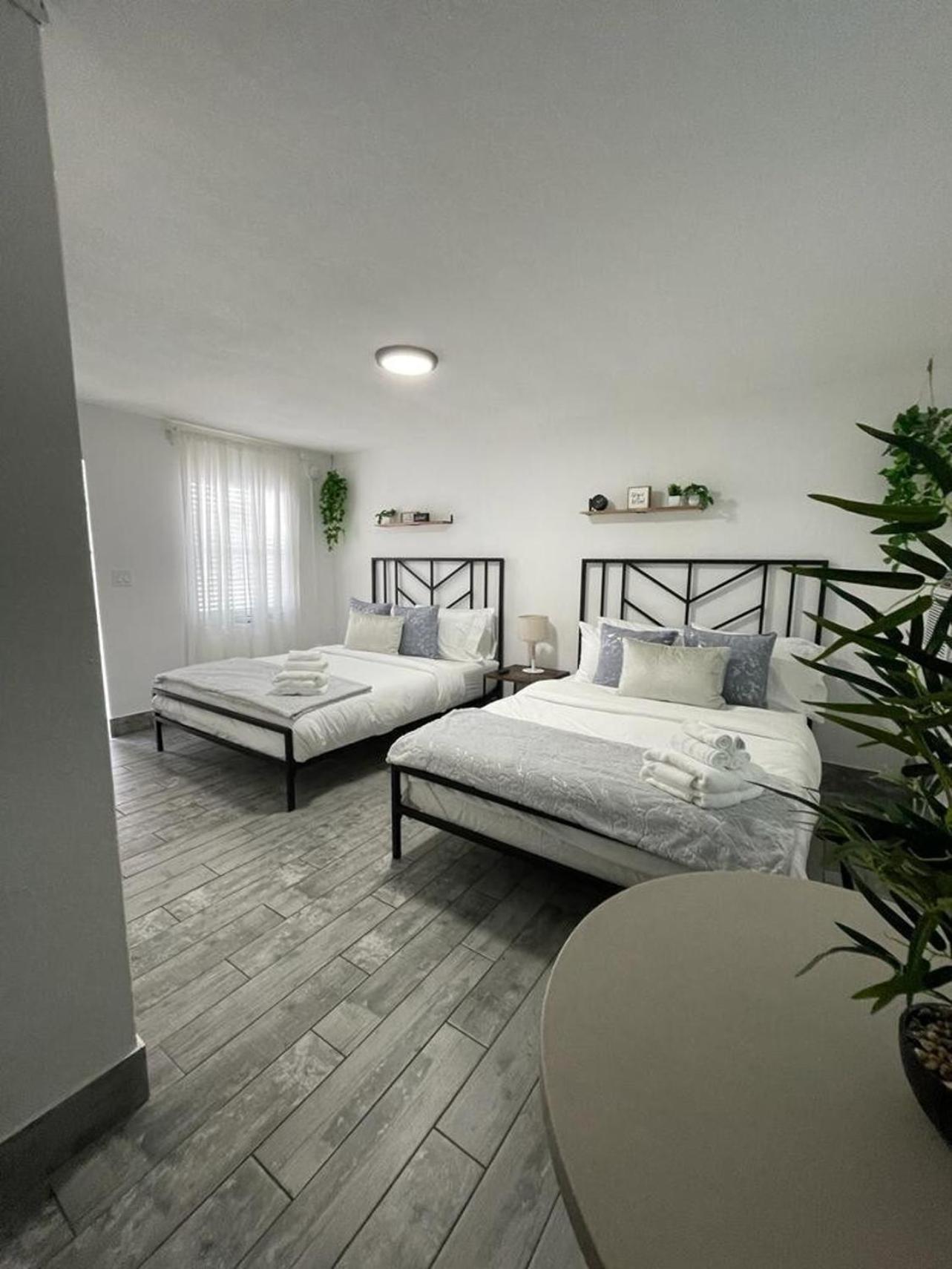 2Q Beds Studio Apt With Shared Pool 01 Κλιαργουότερ Εξωτερικό φωτογραφία